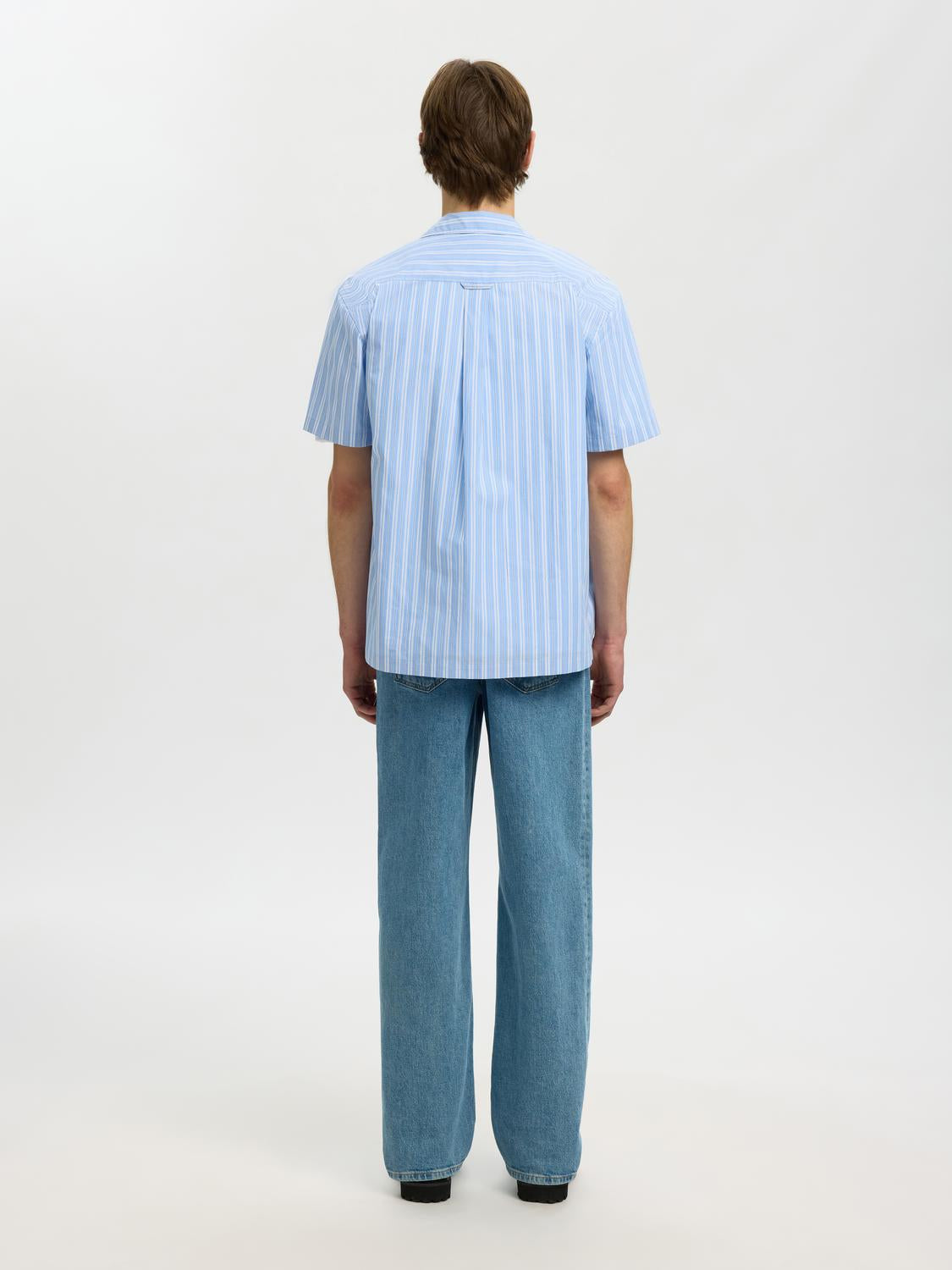 model_shot-back